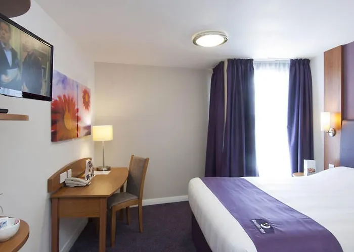 Premier Inn London Gatwick Airport South - London Road Crawley 
